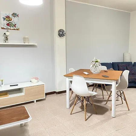 Seaside Village 卡塔尼亚